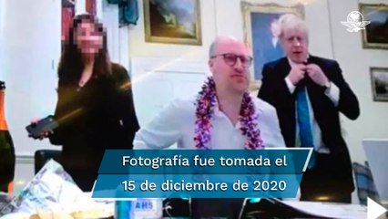 Difunden nueva fotografía de Boris Johnson en otro evento social bajo restricciones antiCovid