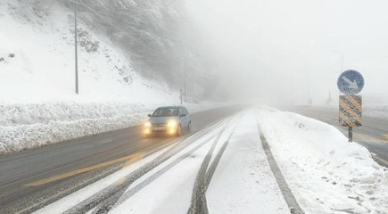 Bolu Dağı'nda kar ve sis etkili oluyor