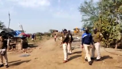 आरोपी गोलू खान के अतिक्रमण कर बनाए पोलट्री फार्म व हेतराम गुर्जर का अवैध घर किया तहस नहस