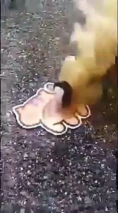 Les tireurs de feu d'artifices créent des nouveautés étonnantes