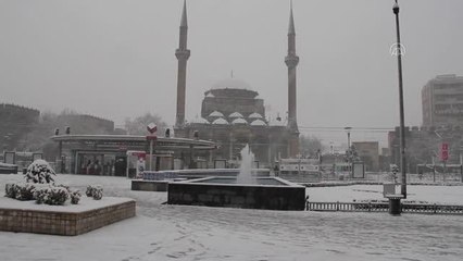 Yoğun kar yağışı etkili oluyor