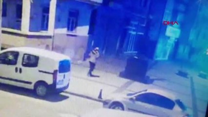 ADALET ANITI'NI, KADIN KIYAFETİ VE TOPUKLU AYAKKABI GİYEREK YAKMIŞ