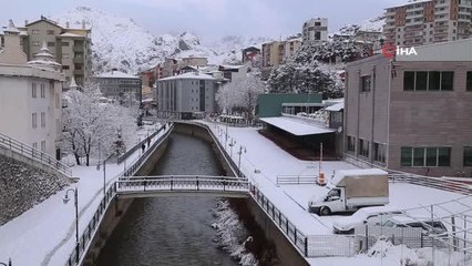 Download Video: Gümüşhane'de kar yağışı...Kar kalınlığı 13 santimetreye ulaştı, 128 köy yolu ulaşıma kapandı