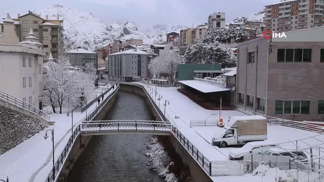 Gümüşhane'de kar yağışı...Kar kalınlığı 13 santimetreye ulaştı, 128 köy yolu ulaşıma kapandı