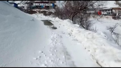 Kahramanmaraş'ta köy yoluna çığ düştü