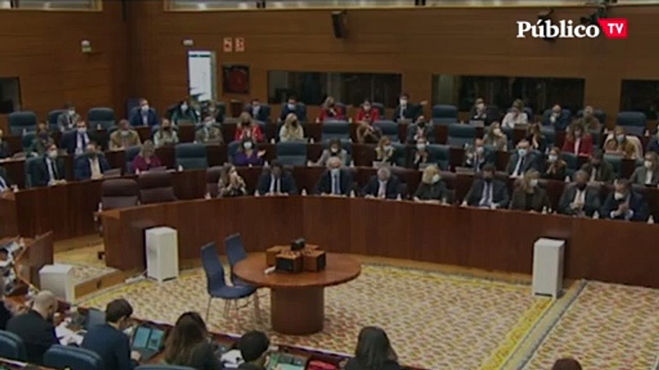 Ayuso carga contra el racismo de Vox y el PSOE le recuerda su pacto: "Si quiere mantener ese discurso, estos (Vox) no pueden ser sus socios"