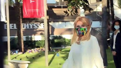 Una de las mellizas de la baronesa Thyssen debuta ante las cámaras en "un día histórico"