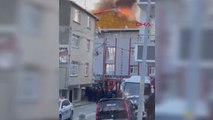 Esenyurt'ta 6 katlı binanın çatısı alev alev yandı