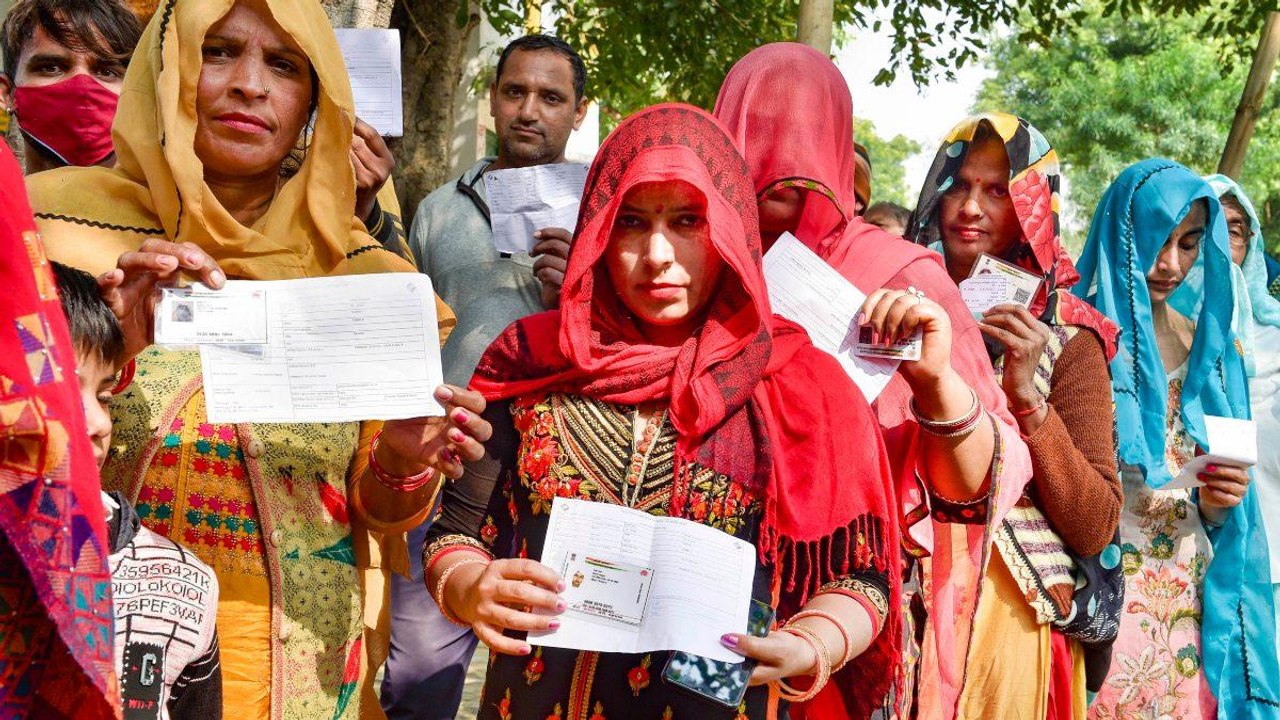 Phase-1 Voting Ground Report: Long lines at polling booths