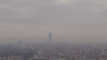 Download Video: Inquinamento: Torino, dalla Mole Antonelliana non si vede Superga