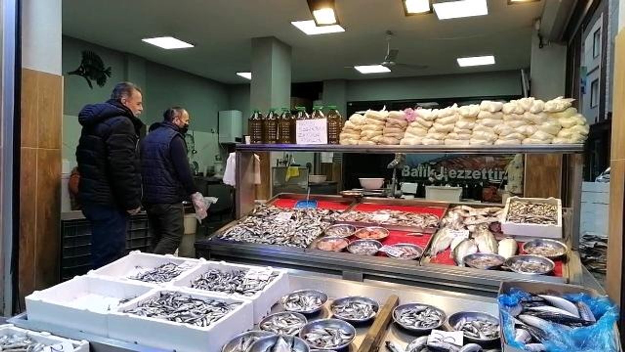 Tezgahlarda hamsi bereketi