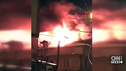 Bir anda alevlere teslim olan çatı katı küle döndü