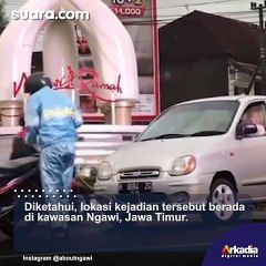 Viral Momen Motor Bebek Tarik Mobil Mogok di Ngawi, Warganet: Bukan Main
