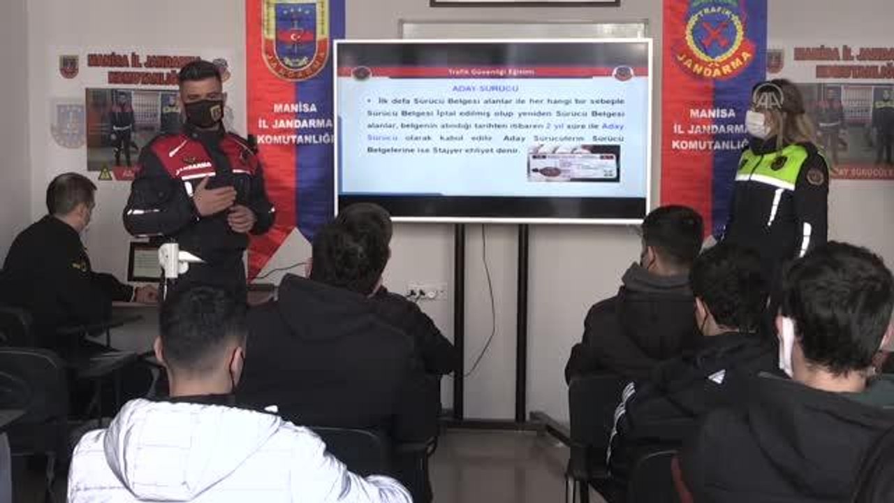 Sürücü adaylarına son dersi jandarma ekipleri veriyor