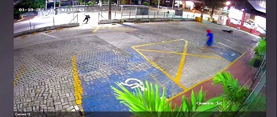Troca de tiros entre um assaltante e um vigilante na numa padaria da Varjota