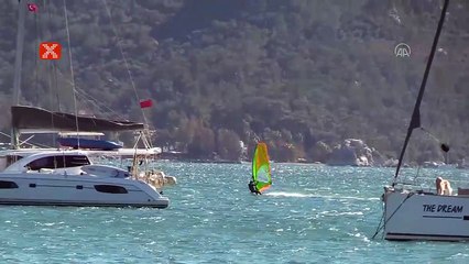 Adrenalin tutkunları karayelde sörf yaptı