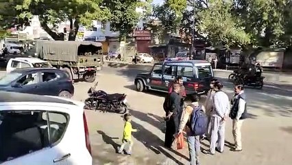 बदमाशों ने डॉक्टर की गाडियों में की तोड़फोड़