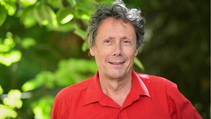 VOICI : J'irai dormir chez vous : Antoine de Maximy rapatrié de Côte d’Ivoire après une grosse chute
