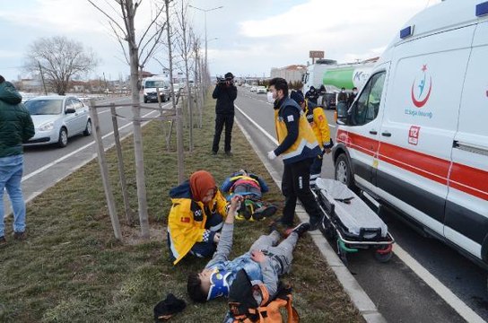 Son dakika: 15 YAŞINDAKİ SÜRÜCÜ POLİSİN 'DUR' İHTARINA UYMADI KAZA YAPTI