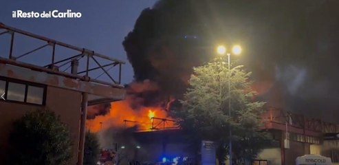 Incendio a Bologna: il video delle fiamme a Borgo Panigale