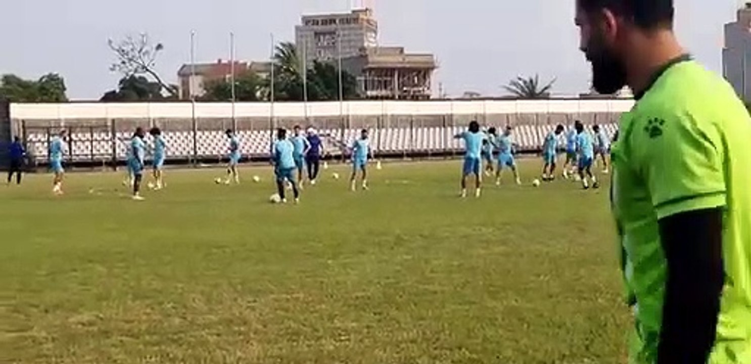 المصري يخوض مرانه الأول فى دوالا الكاميرونية استعدادا للقطن