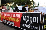 Pakistanlı kadınlardan Hindistan'daki okullarda uygulanan başörtü yasağına karşı protesto