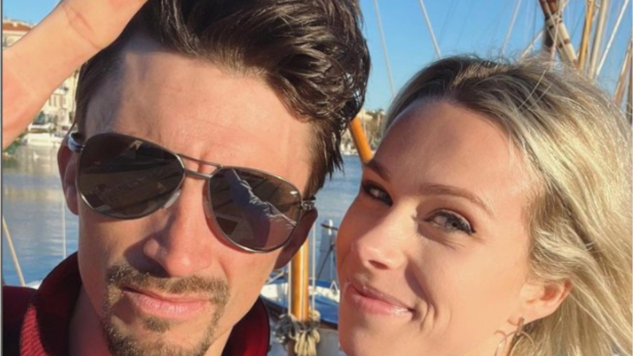 VOICI :  Marion Rousse partage de jolis clichés de Julian Alaphilippe et son fils Nino très complices, les internautes sont sous le charme