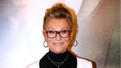 VOICI : Sheila opérée après une chute : la chanteuse donne des nouvelles sur son état de santé