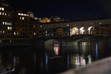 İtalya'da belediyeler, enerji faturalarını protesto için anıtların ışıklarını kapattı