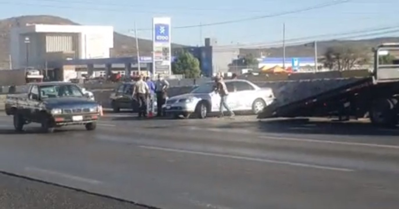 Aparatosa colisión en la 57