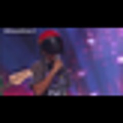 Kelembai Band di pentas Kilauan Emas 5