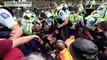 شاهد: الشرطة النيوزيلندية تعتقل عشرات المحتجين المعارضين للتطعيم الإلزامي وقيود كورونا