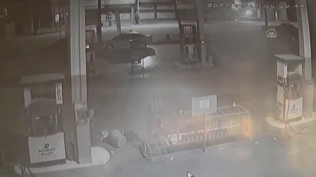 ŞANLIURFA - Akaryakıt istasyonuna silahlı saldırı güvenlik kamerasına yansıdı