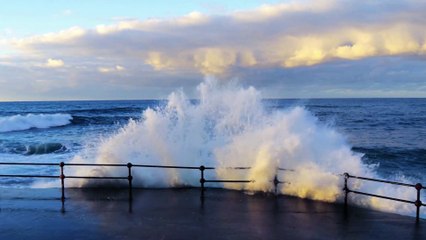The sound of sea waves on the beach to relax