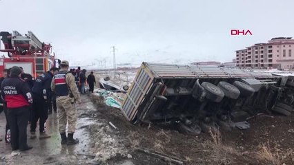 ERZİNCAN'DA TIR VE OTOMOBİL ÇARPIŞTI,, 2 ÖLÜ