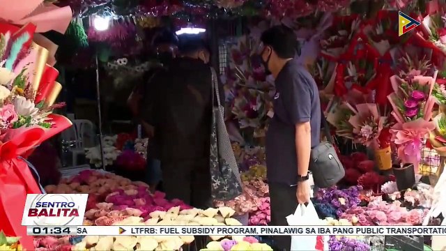 Presyo ng mga bulaklak sa Dangwa, tumaas na; Mga kakaibang bouquet, patok din sa mga mamimili