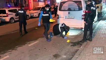 Sokakta sohbet edenlerin üzerine ateş açtılar