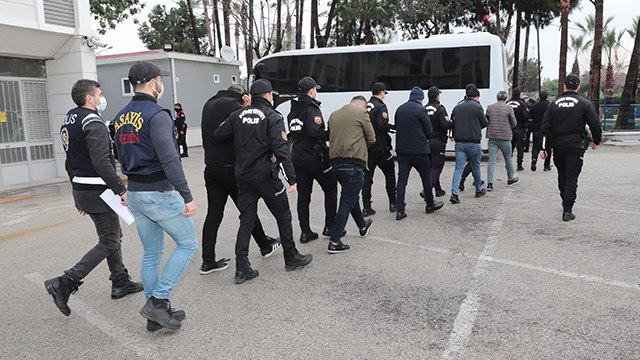 Mersin'de fuhuş operasyonu: 5 kişi tutuklandı, yabancı uyruklu 2 kadın sınır dışı edildi