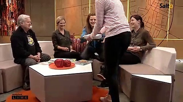 Jenni Elisabeth Boelt om orlov samt job på Skagens museum og herregårdsbøf til Anne Kejser | 19-10-2015 | TV2 NORD @ TV2 Danmark