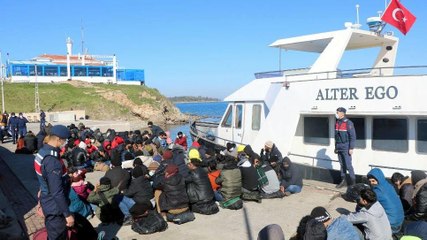 Göçmenleri İtalya'ya kaçıran tekneye İHA destekli operasyon: 197 göçmen yakalandı