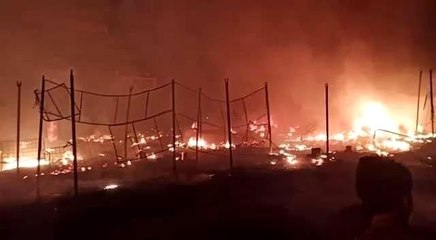 Pakistan'da bit pazarında yangın