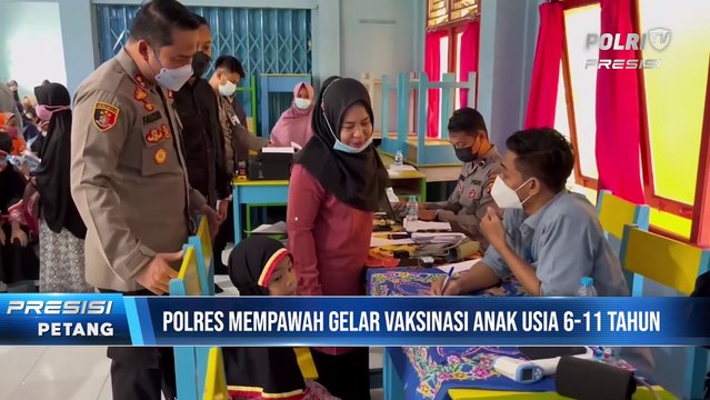 Kapolres Mempawah Turun Langsung Berikan Semangat Pelajar SDIT Anak Shaleh Saat Lakukan Vaksinasi