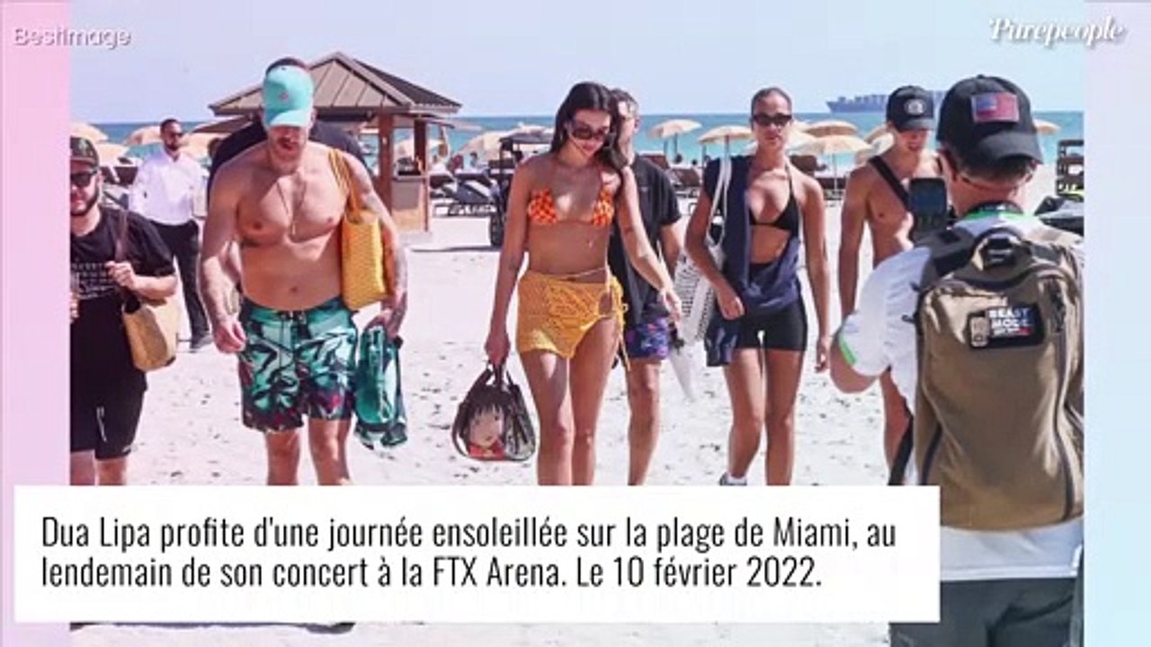 Dua Lipa : Craquante en bikini coloré, la chant...