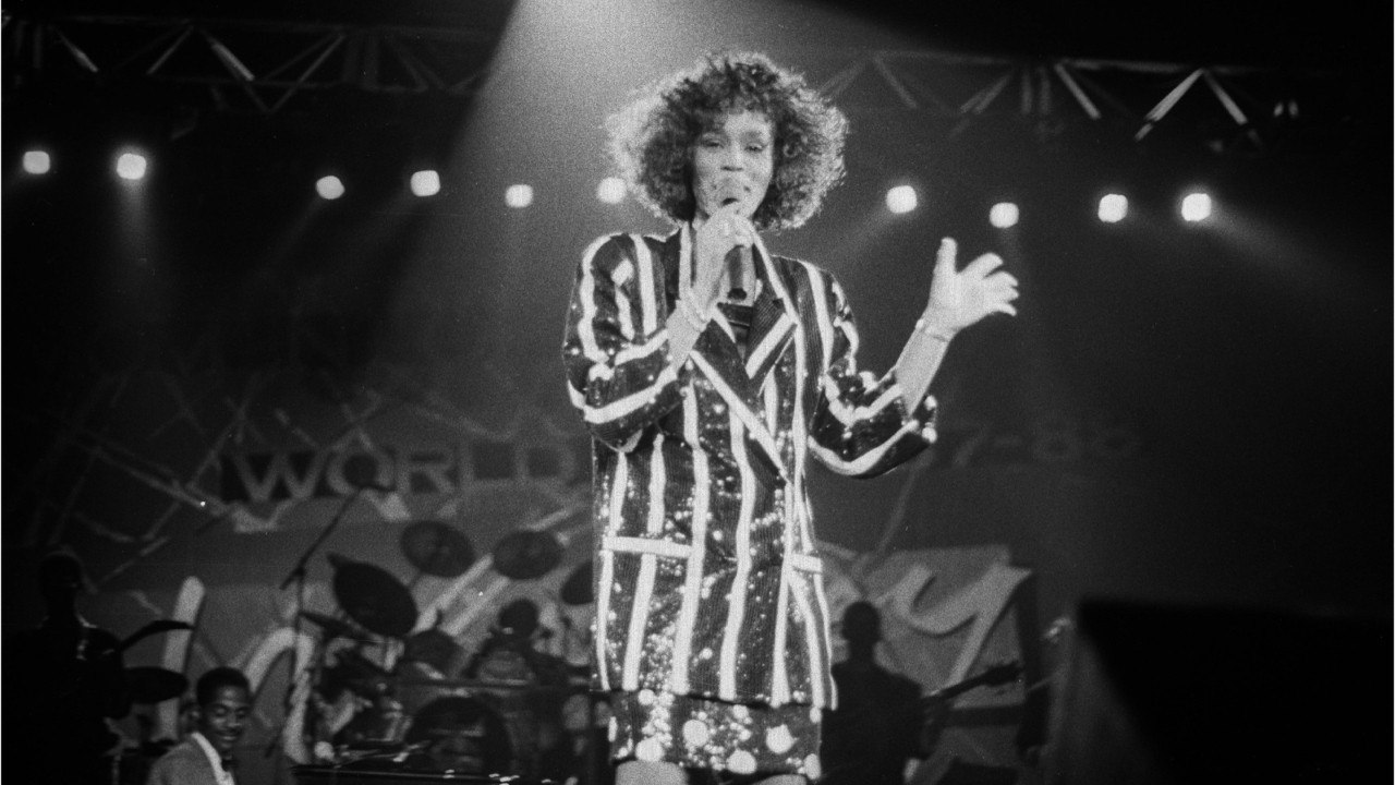 VOICI - Mort de Whitney Houston il y a 10 ans : à qui est revenu son héritage après le décès de sa fille unique ?