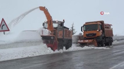 Antalya'da karla mücadele devam ediyor