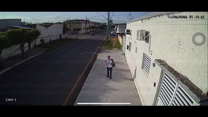 Em Sousa, homem reage a assalto e sofre disparos de arma de fogo na frente de casa
