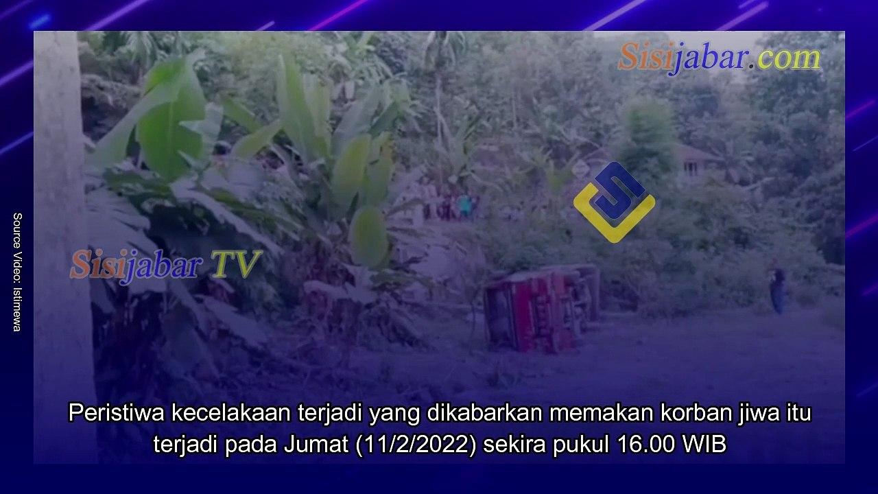 Mobil Minibus Angkut Rombongan Siswa Terperosok Ke Jurang di Karawang