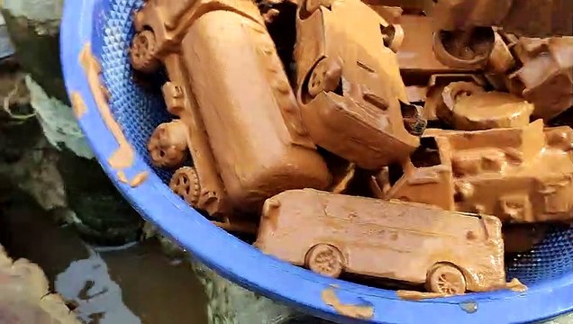 Membersihkan Mainan Mobil-Mobilan, Mobil Truk Tangki, Excavator, Mobil Balap, Truk Sampah