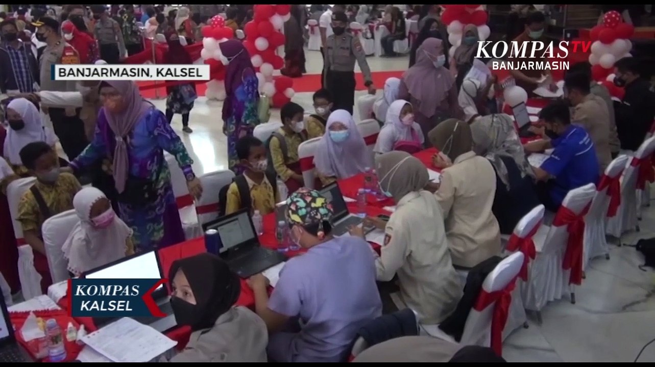 Tinjau Vaksinasi di Banjarmasin, Kapolri Minta...
