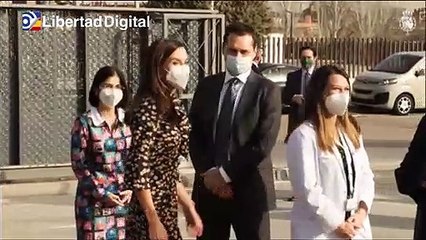 La reina Letizia confirma que Felipe VI se encuentra "bien" y "está tranquilo"